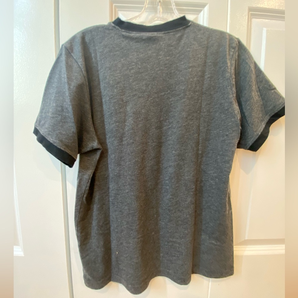 Vintage-Inspired Gray Short Sleeve Tee with Rose Graphic - Picture 3 of 3